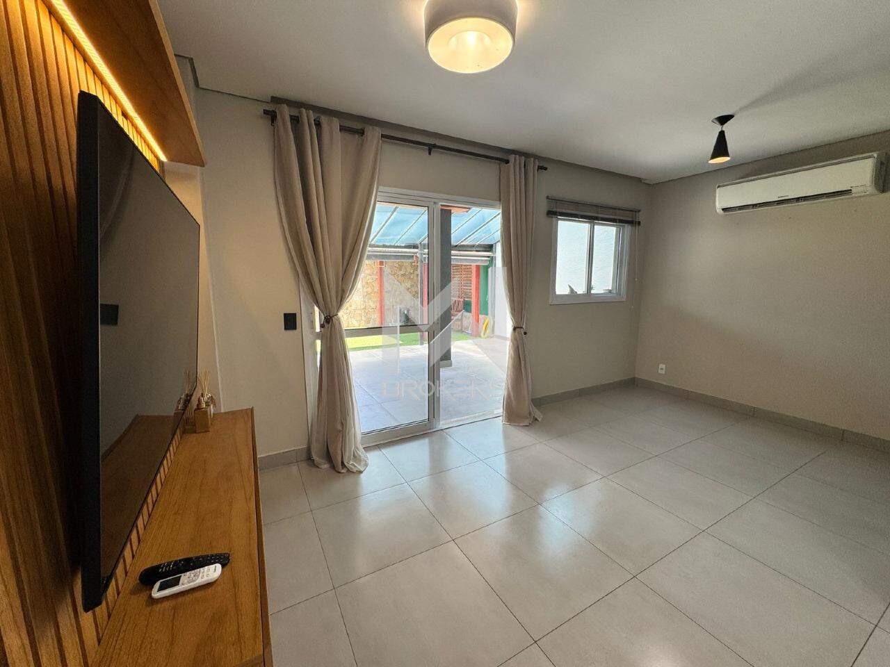 Casa em Condomínio para aluguel no Pinheirinho: 