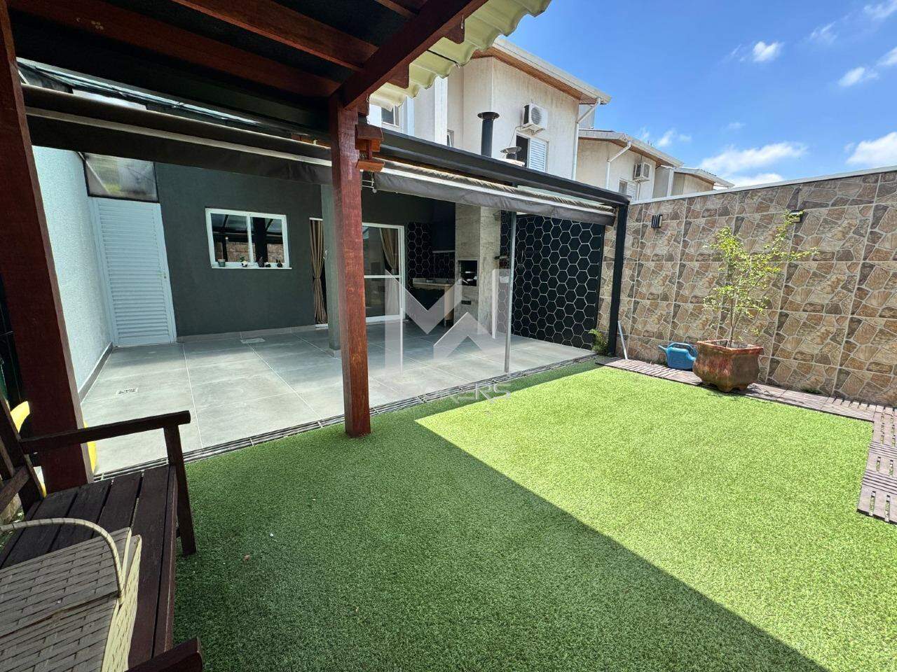 Casa em Condomínio para aluguel no Pinheirinho: quintal