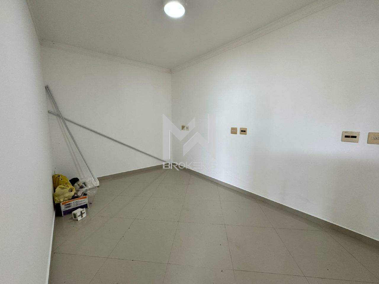 Casa em Condomínio para aluguel no Condomínio Vista Alegre: escritório