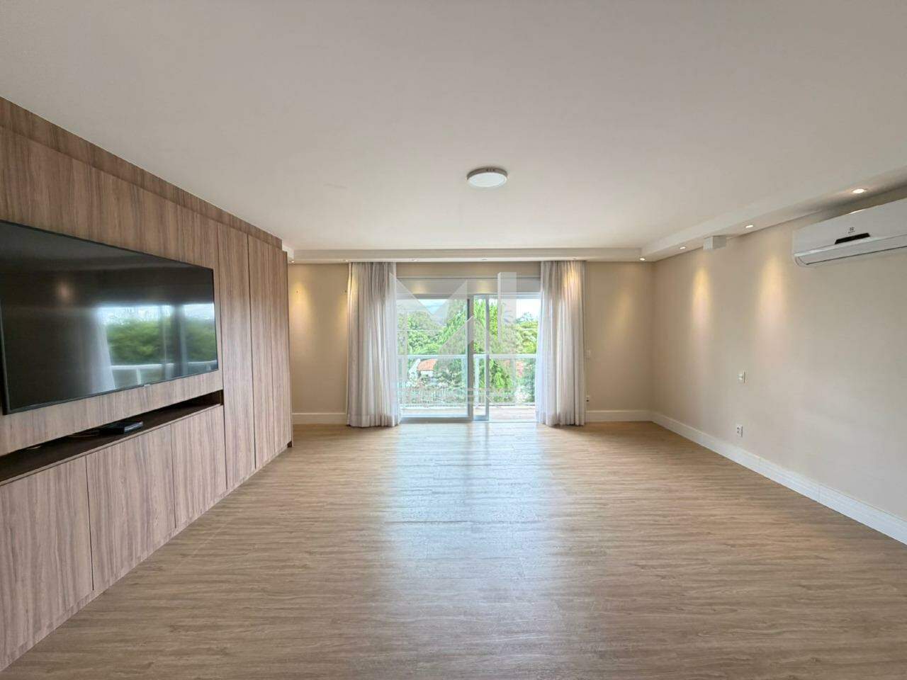 Casa em Condomínio à venda no Condomínio Vista Alegre: dormitório master