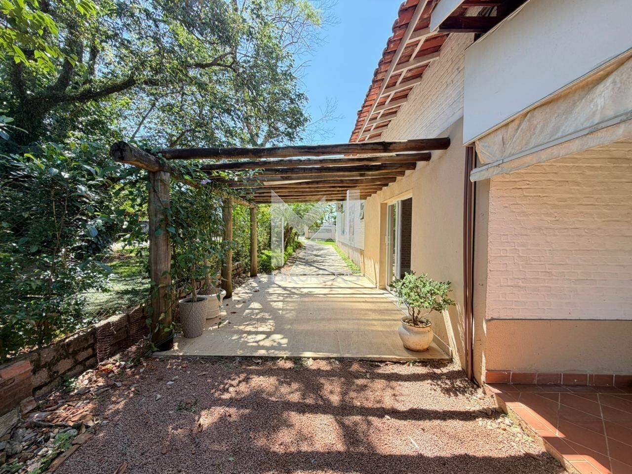 Casa em Condomínio para aluguel no Condomínio Vista Alegre: garagem