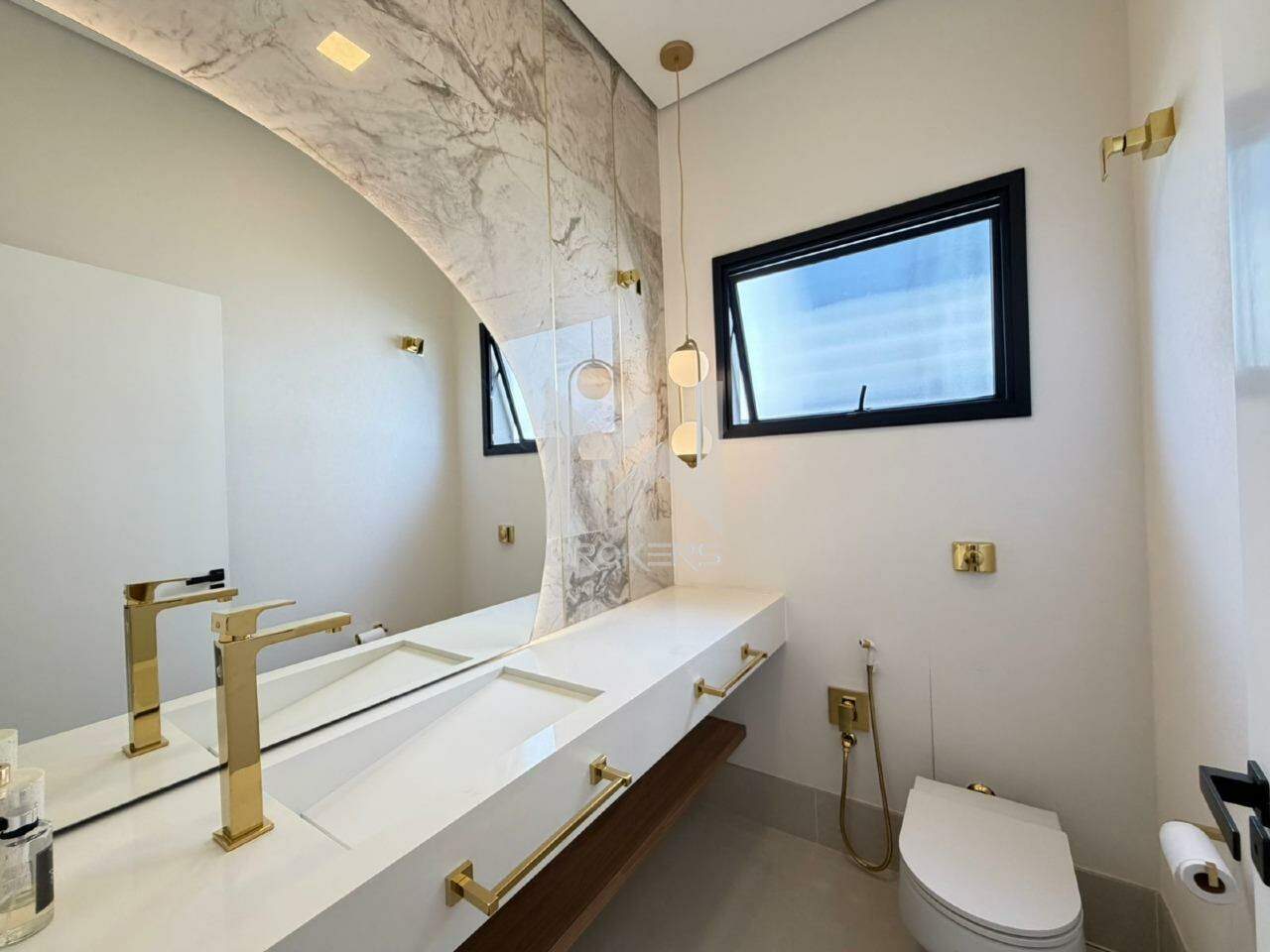 Casa em Condomínio à venda no Condomínio Terras de Vinhedo: lavabo