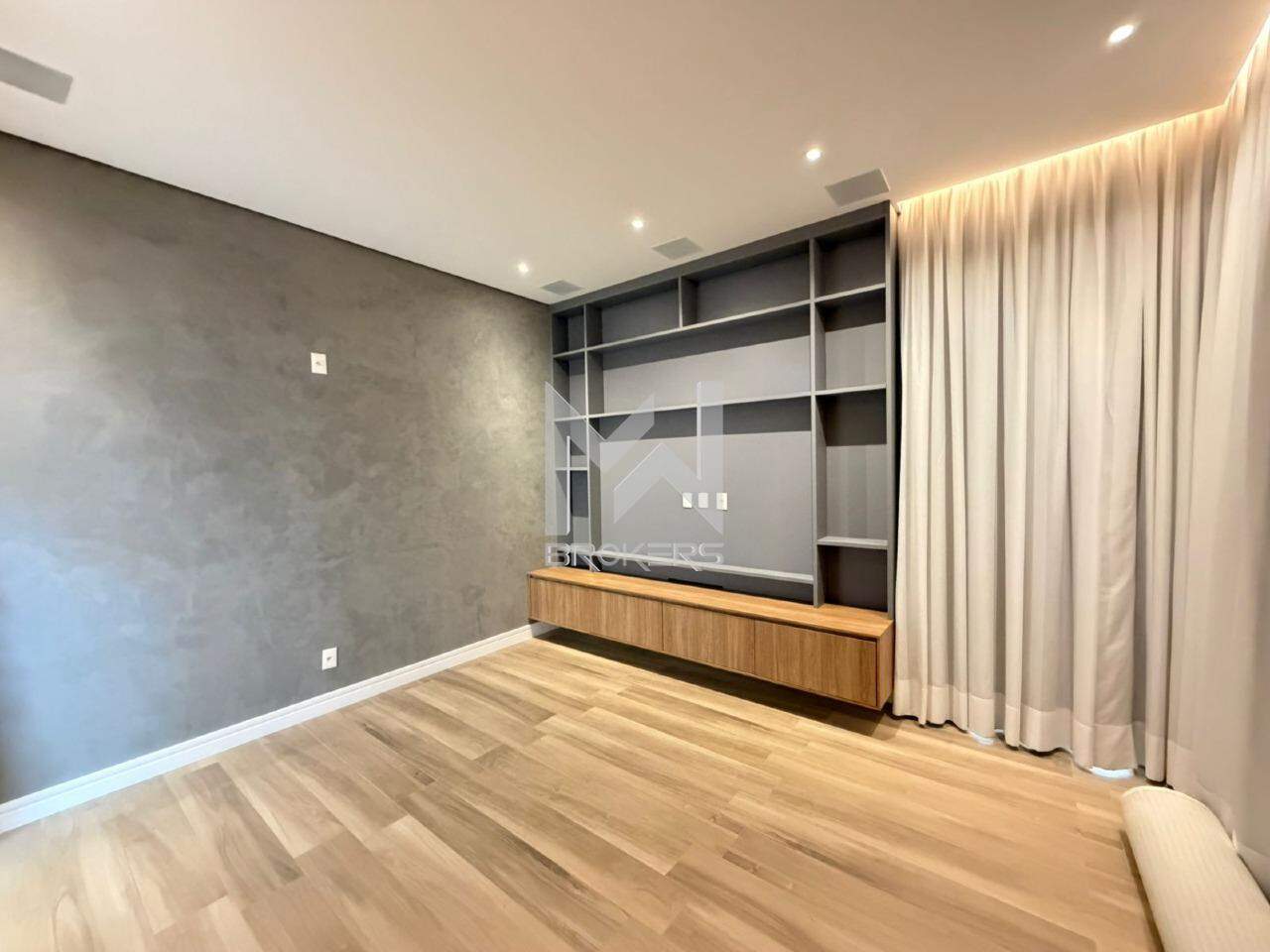 Casa em Condomínio à venda no Condomínio Terras de Vinhedo: sala de TV