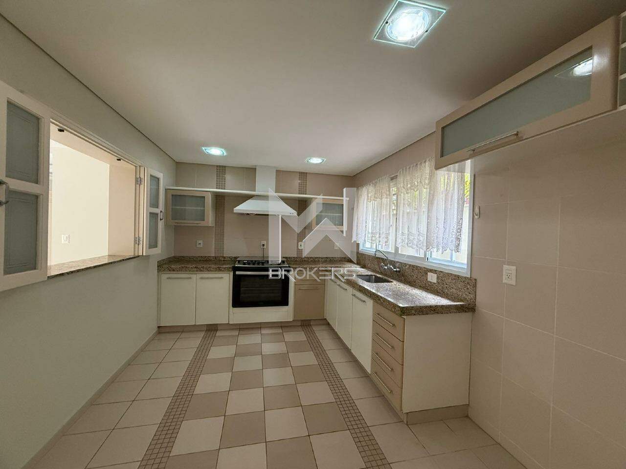 Casa em Condomínio à venda no Pinheirinho: cozinha