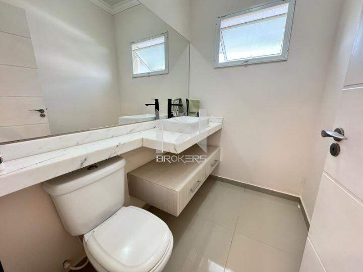 Casa em Condomínio à venda no Condomínio Grape Village: lavabo