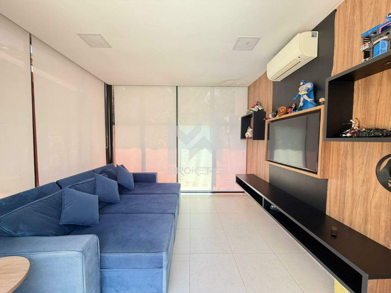 Casa em Condomínio à venda no Condomínio Reserva dos Vinhedos: sala de TV