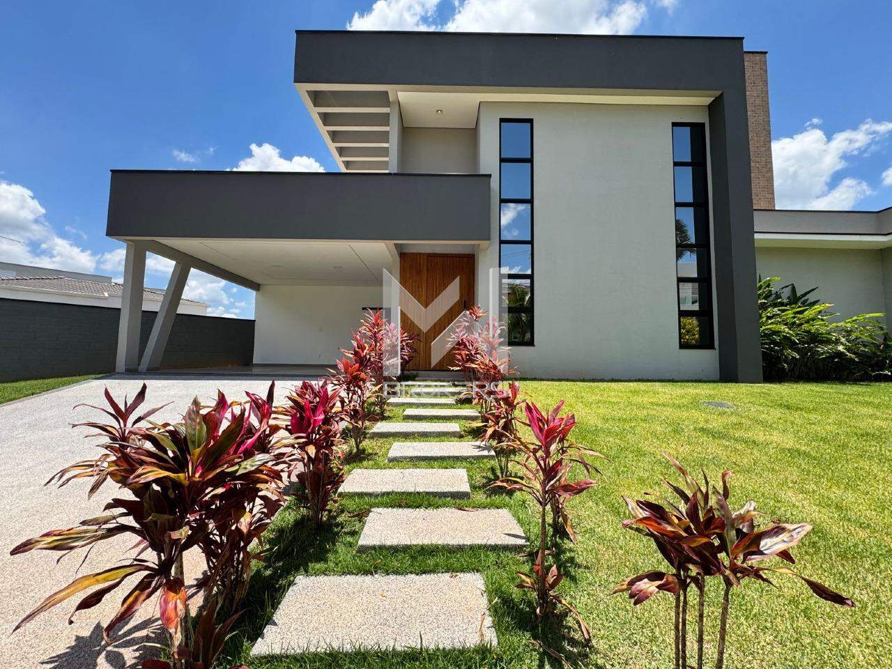 Casa em Condomínio à venda no Jardim Bandeirantes: fachada