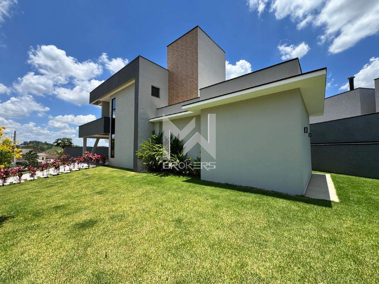 Casa em Condomínio à venda no Jardim Bandeirantes: lateral