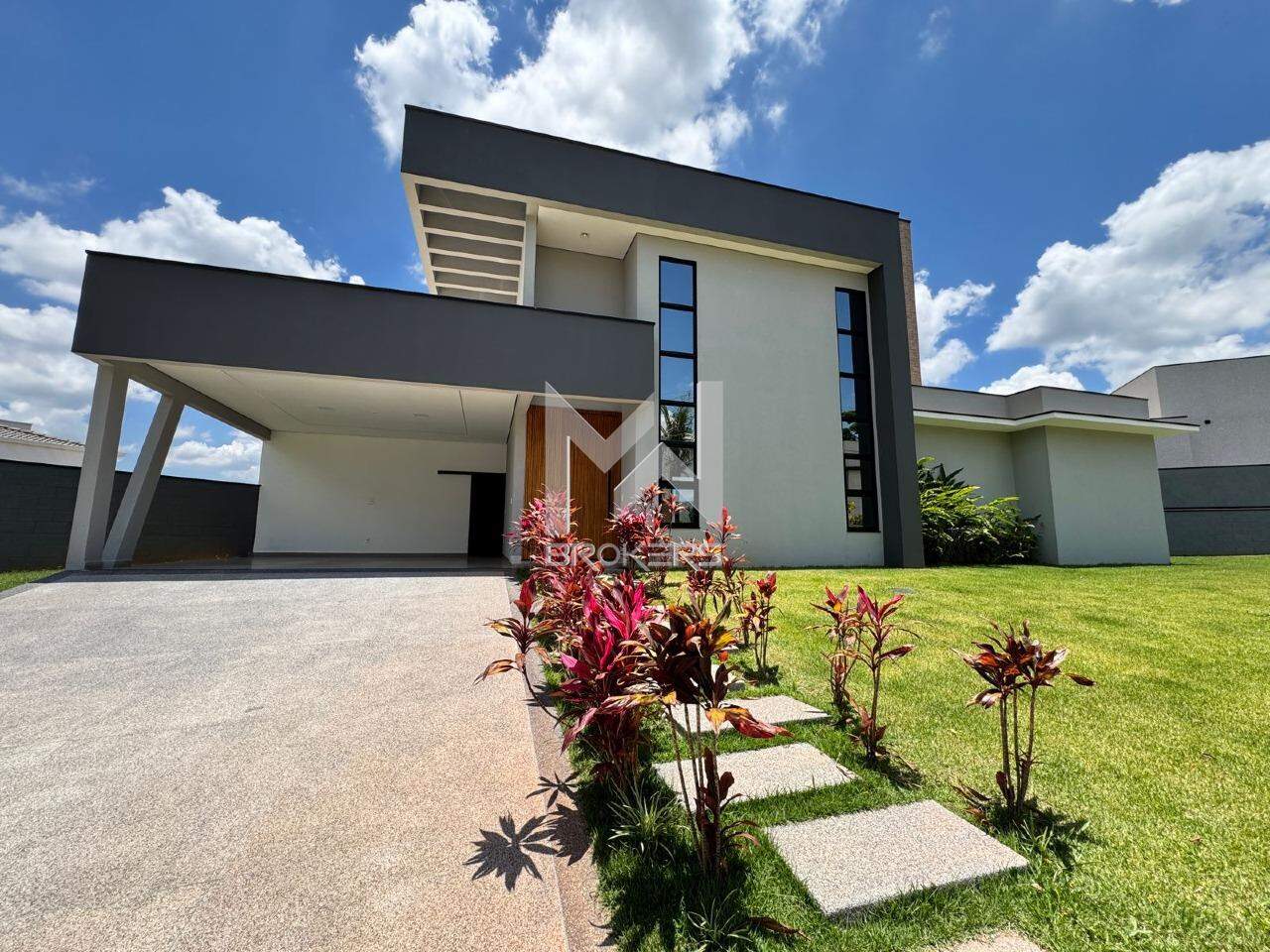 Casa em Condomínio para aluguel no Jardim Bandeirantes: fachada