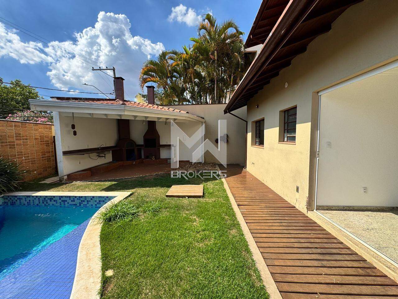 Casa em Condomínio à venda no Chácaras Silvania: fundos