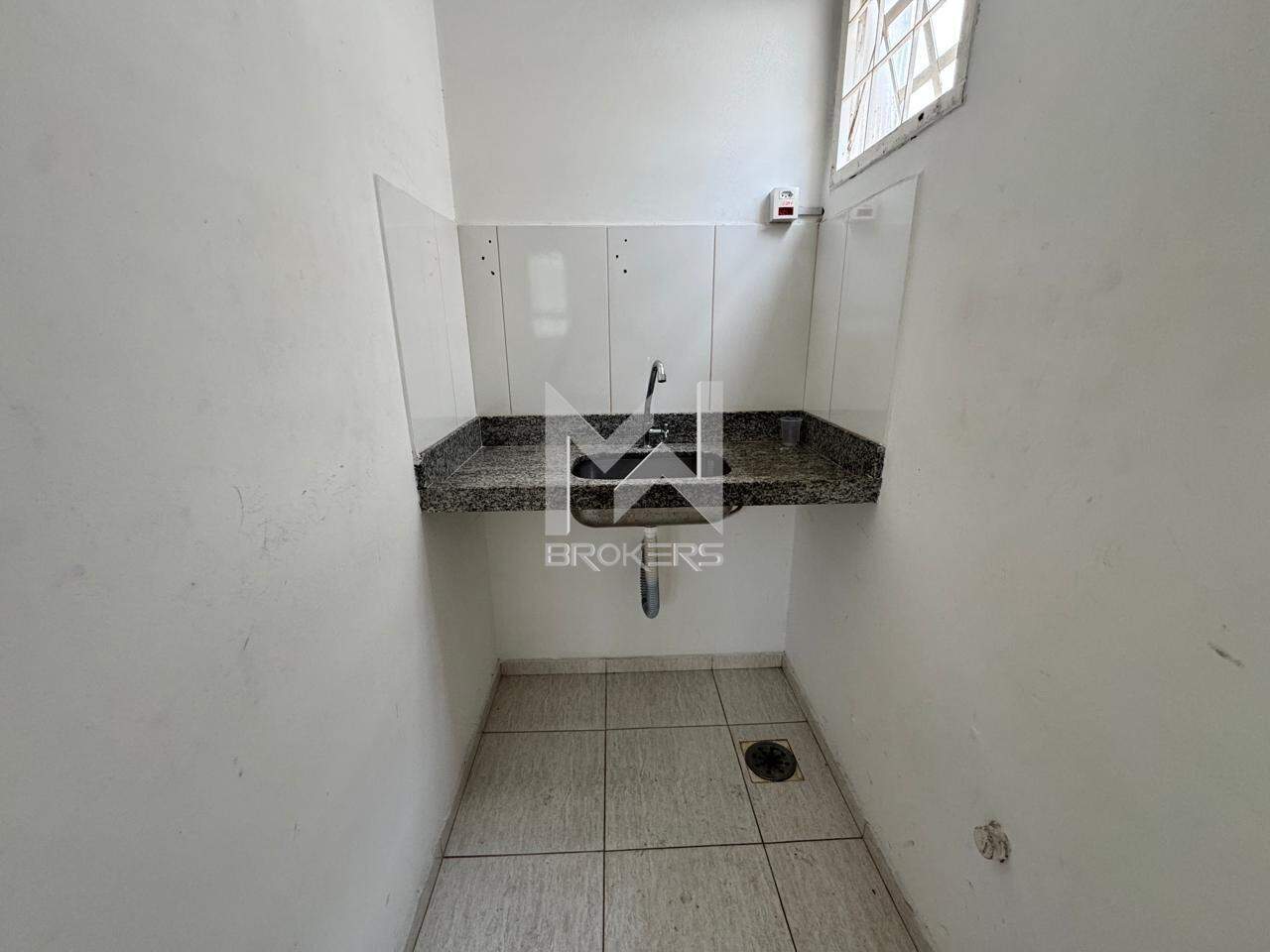 Galpão para aluguel no João XXIII: pia