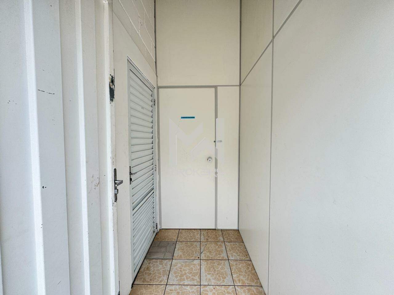 Galpão para aluguel no João XXIII: entrada 