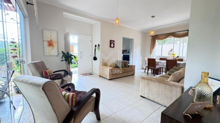 Casa em Condomínio à venda no Loteamento Recanto dos Paturis: sala de estar