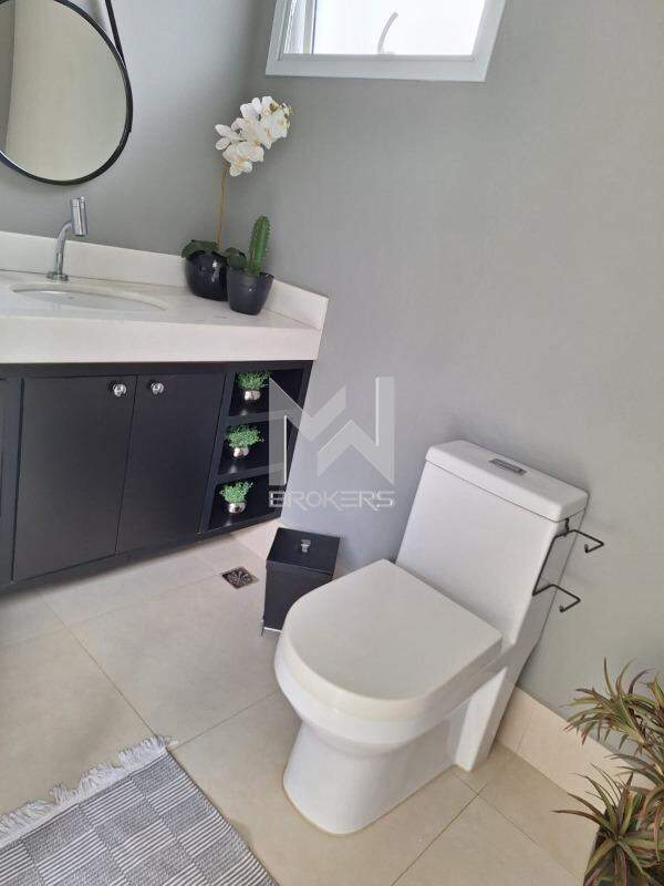 Casa em Condomínio à venda no Condomínio Terras de Vinhedo: lavabo