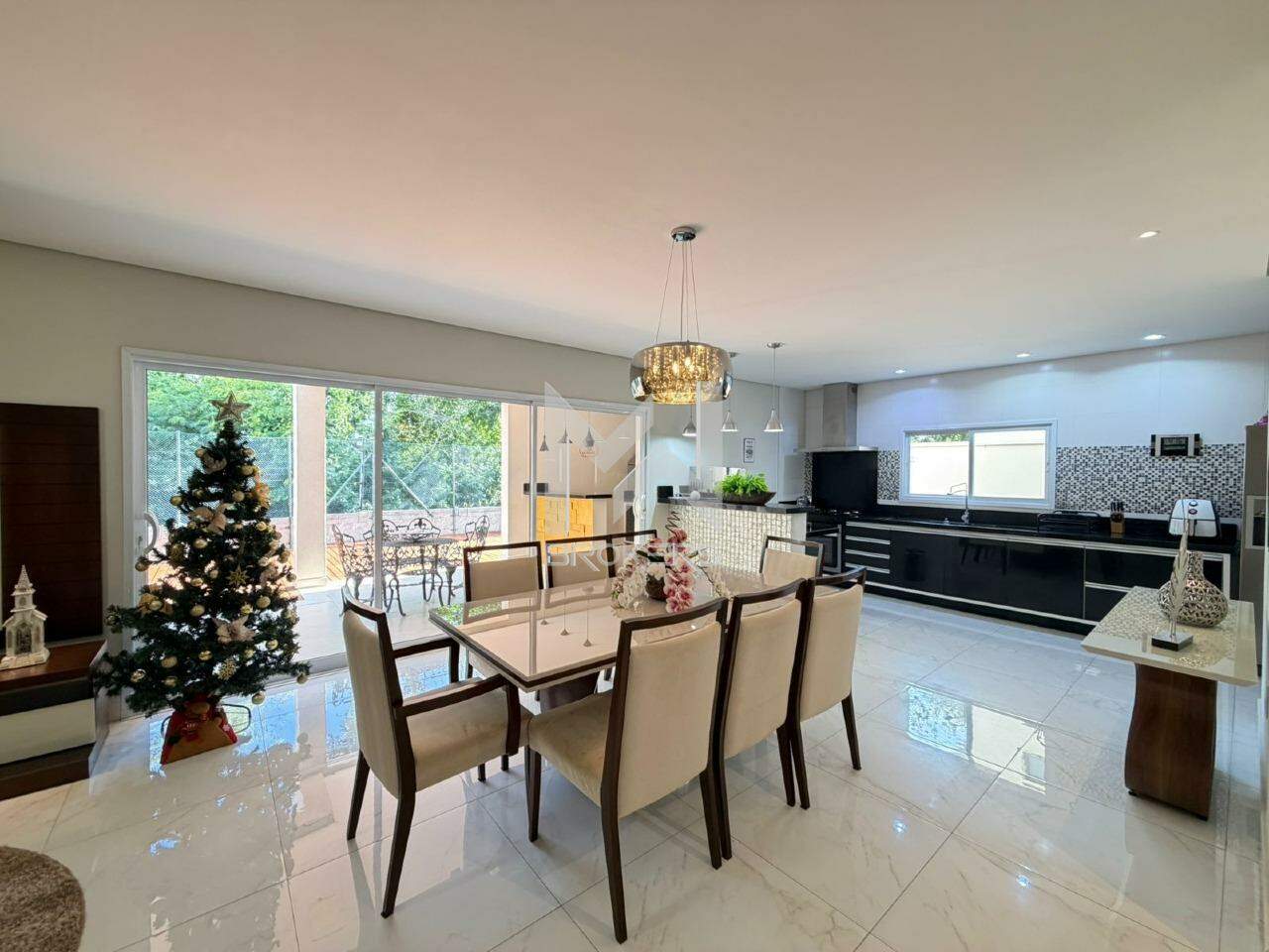 Casa em Condomínio à venda no Jardim Europa: sala de refeições