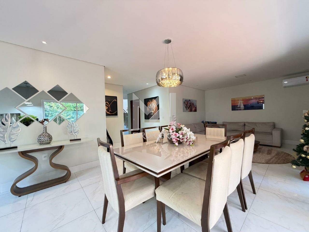 Casa em Condomínio à venda no Jardim Europa: sala de refeições