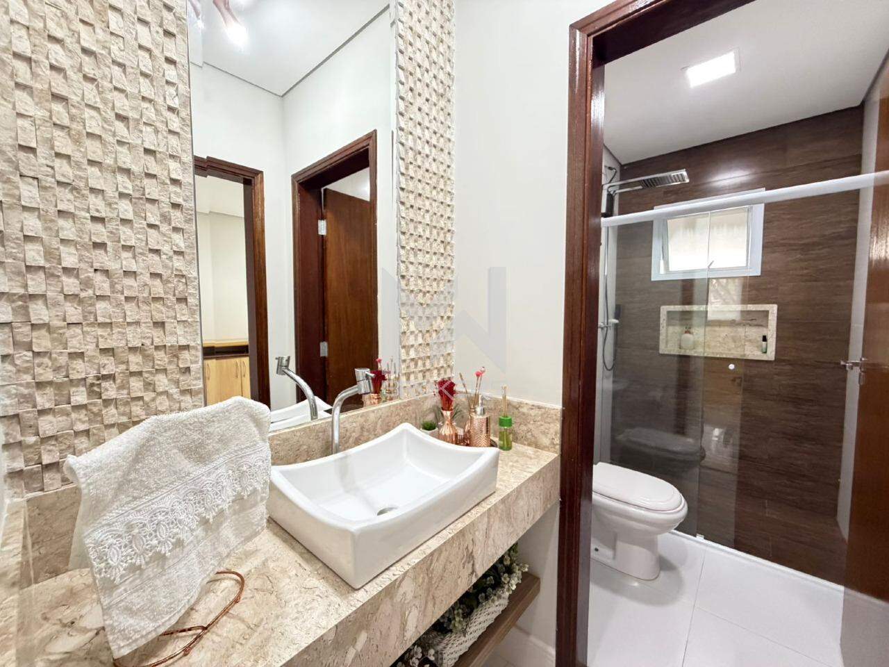 Casa em Condomínio à venda no Jardim Europa: lavabo