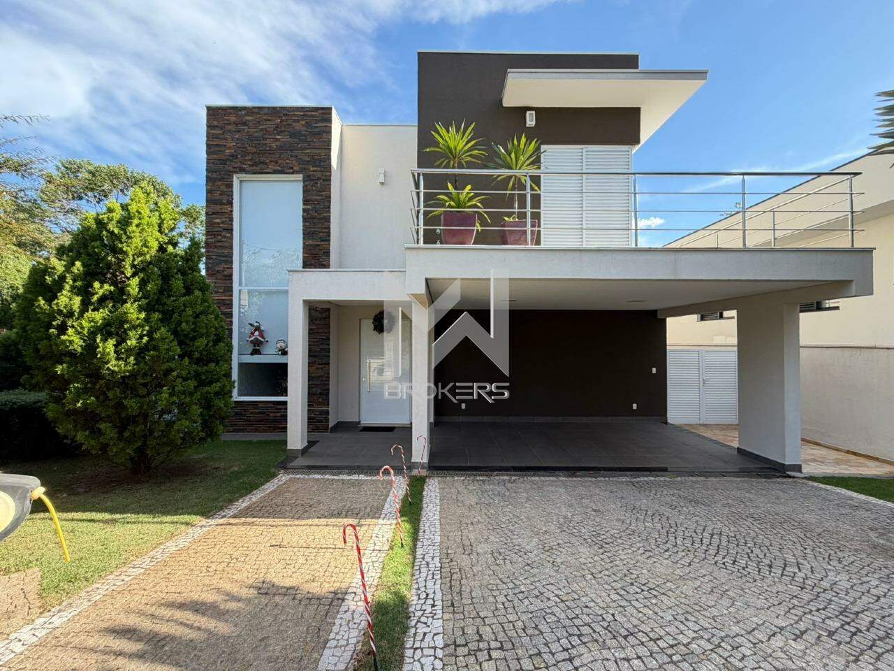 Casa em Condomínio à venda no Jardim Europa: fachada