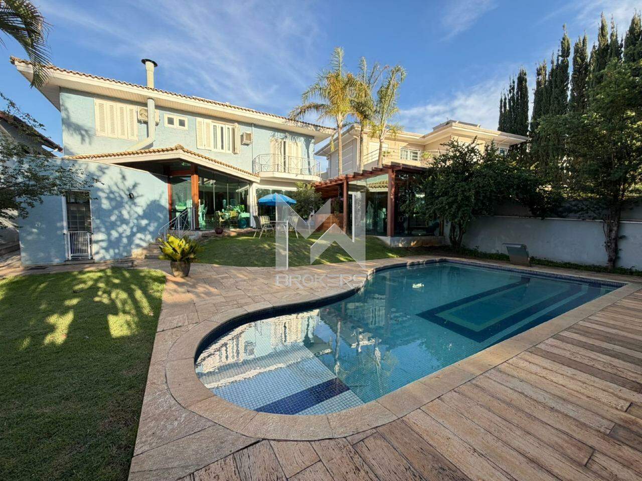 Casa em Condomínio à venda no Chácaras Alpina: fundos