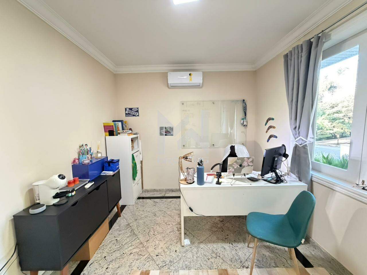 Casa em Condomínio à venda no Chácaras Alpina: escritório