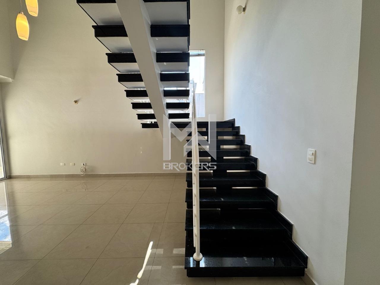 Casa em Condomínio para aluguel no Bosque: Escada