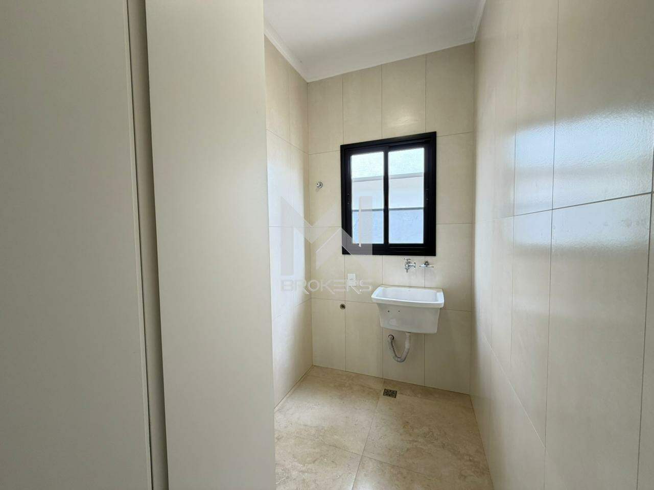 Casa em Condomínio à venda no Swiss Park: área de serviços