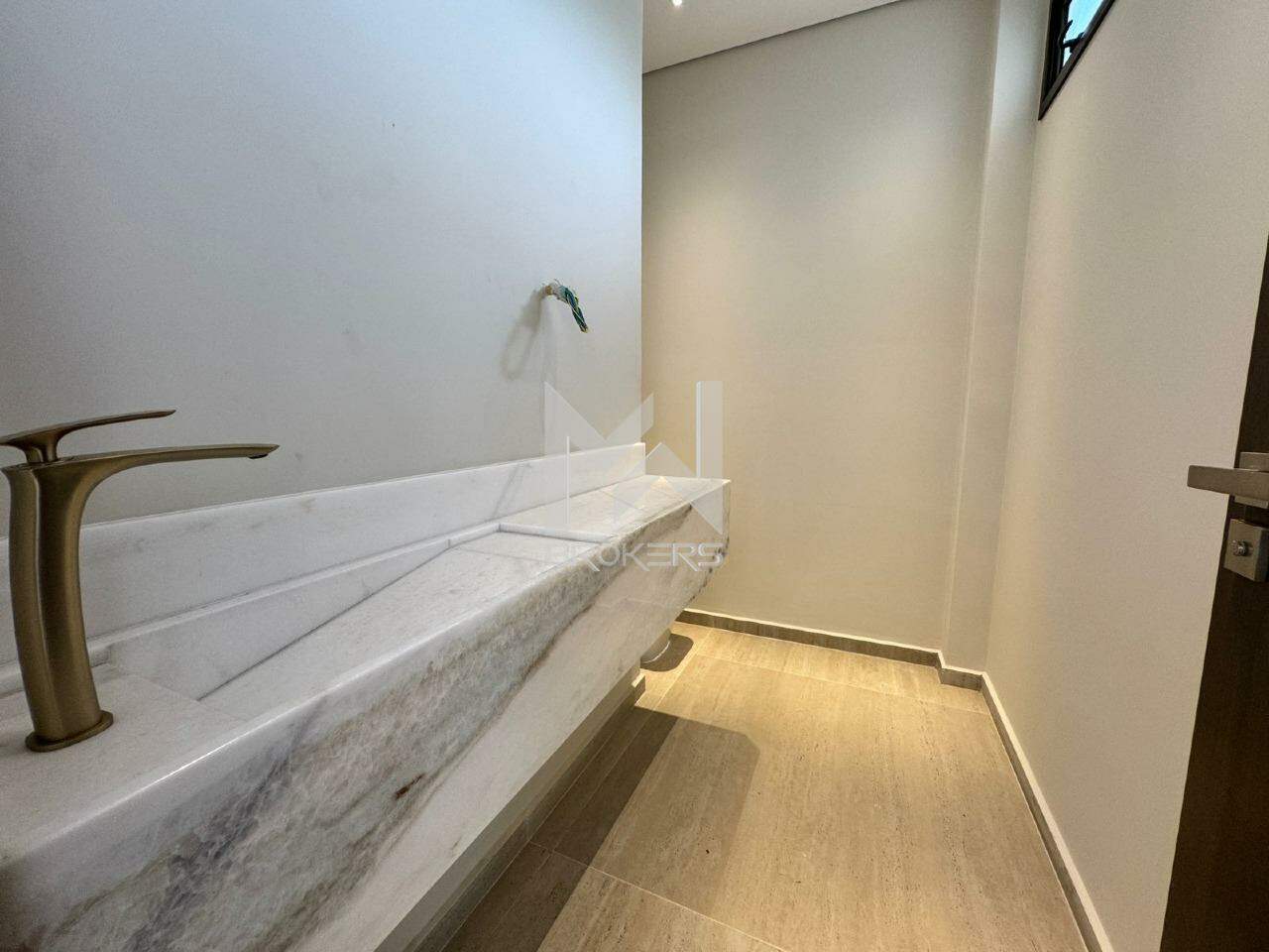 Casa em Condomínio à venda no Condomínio Marambaia: lavabo