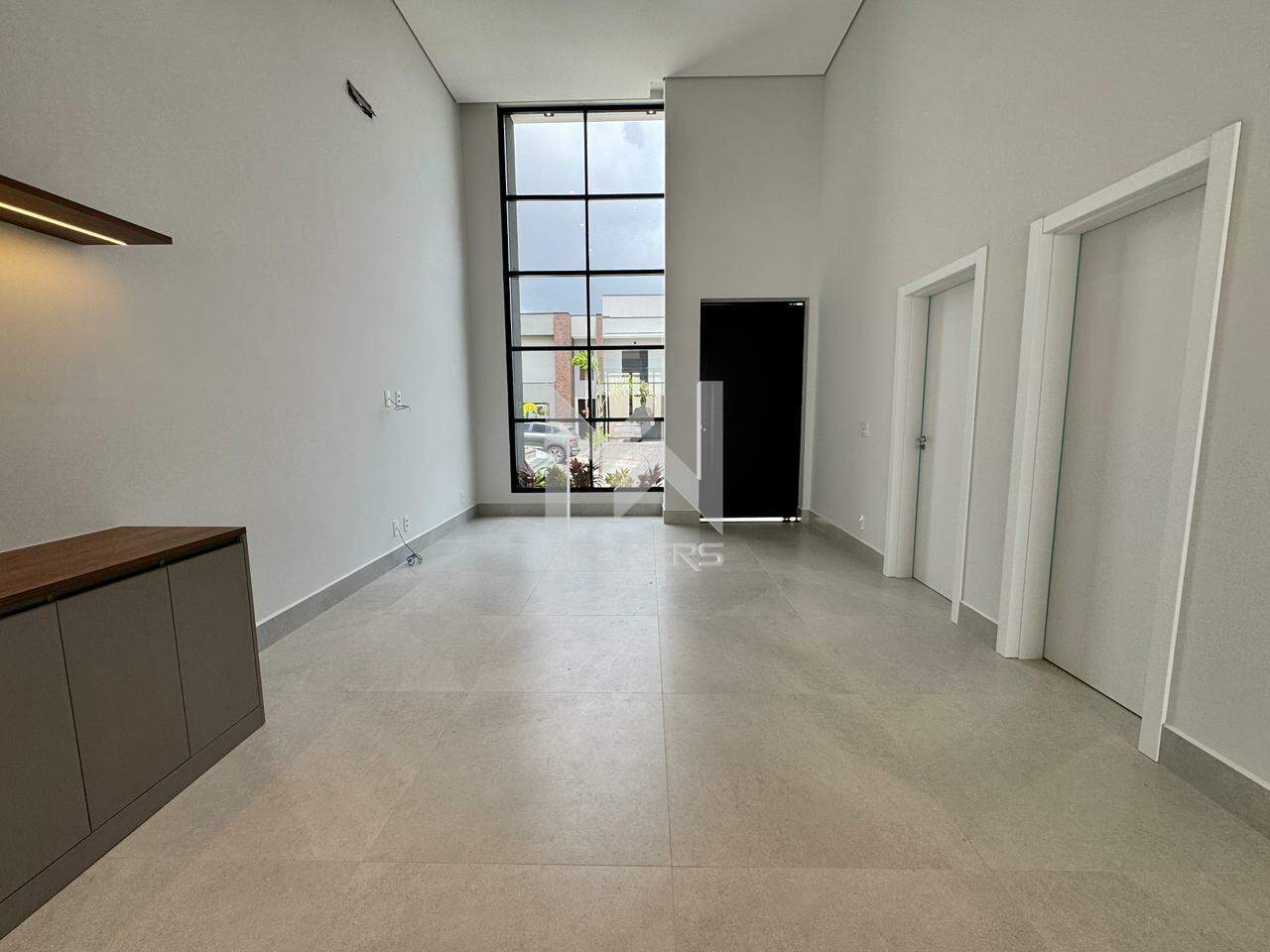 Casa em Condomínio à venda no Roncáglia: salas