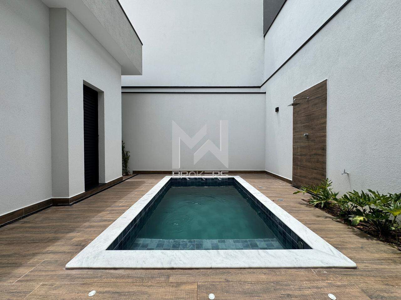 Casa em Condomínio à venda no Roncáglia: piscina