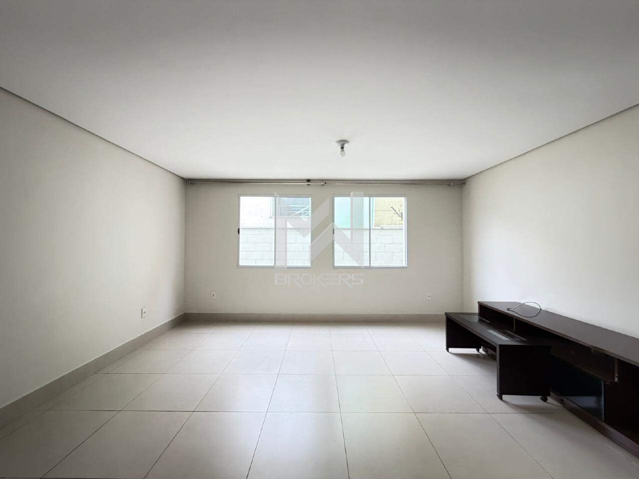 Casa em Condomínio à venda no Chácara das Nações: sala de TV