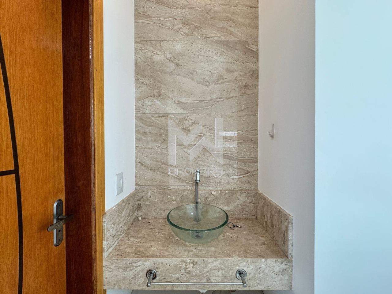 Casa em Condomínio à venda no Jardim Bandeirantes: lavabo