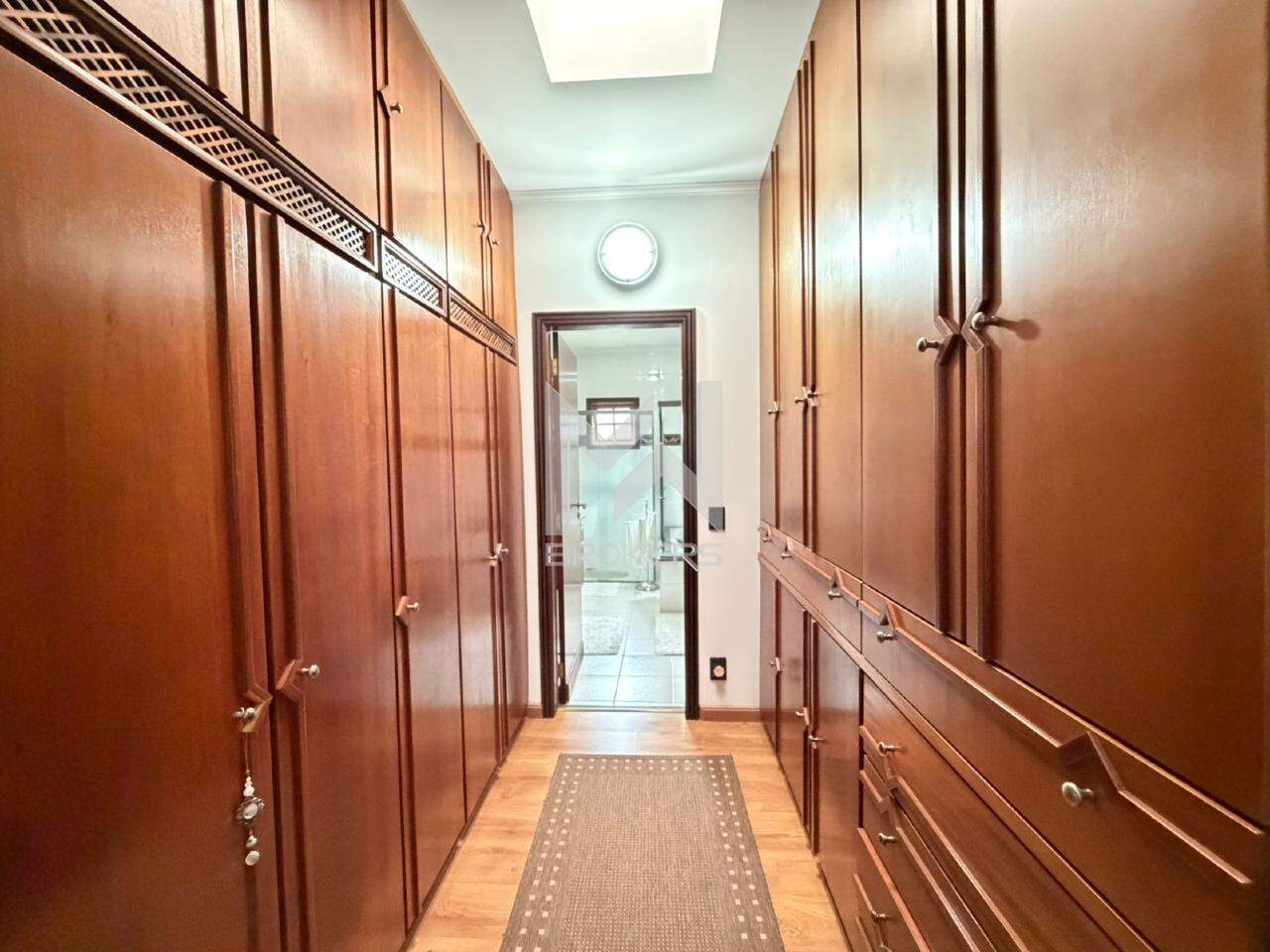 Casa em Condomínio à venda no Condomínio Marambaia: closet