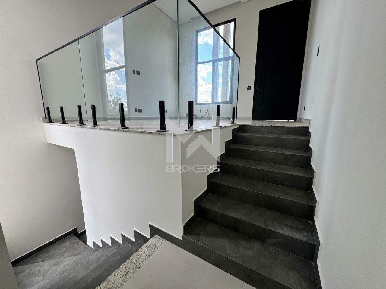 Casa em Condomínio à venda no Jardim 21 de Março: escada