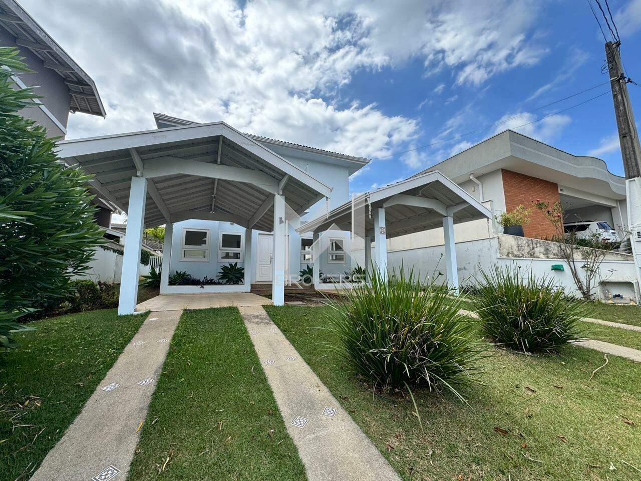 Casa à venda no Condomínio Terras de São Francisco: fachada