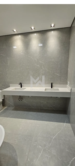 Casa à venda no Loteamento Residencial Arborais: banheiro - master