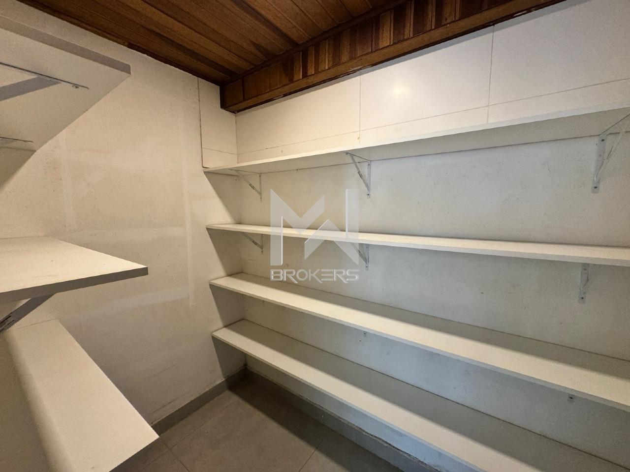 Casa em Condomínio à venda no Condomínio Marambaia: despensa