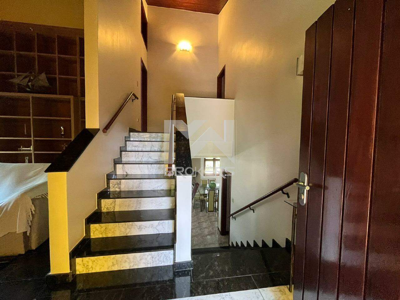 Casa em Condomínio à venda no Condomínio Marambaia: escadas