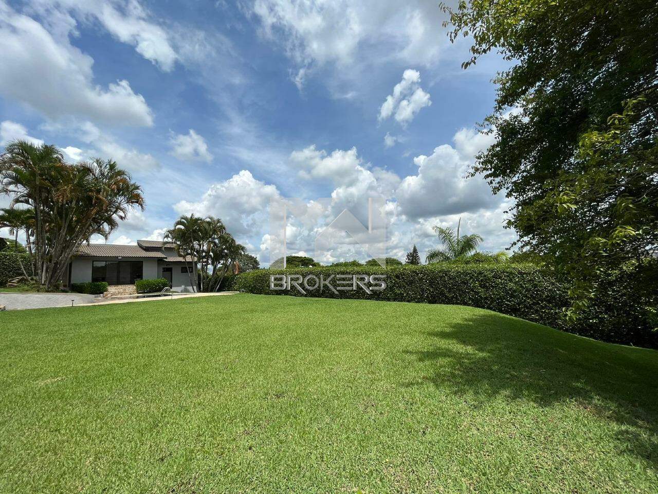 Casa em Condomínio à venda no Condomínio Marambaia: gramado