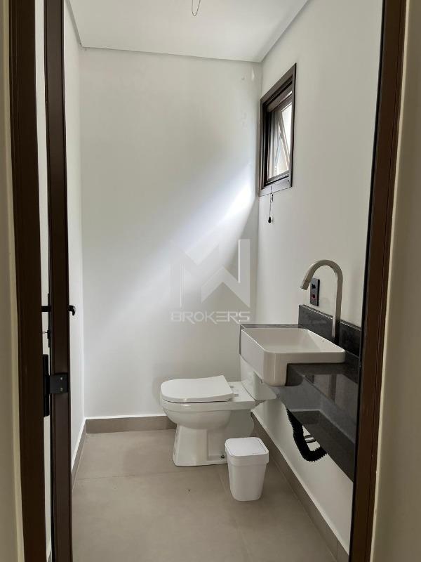 Casa em Condomínio à venda no Condomínio Marambaia: banheiro externo