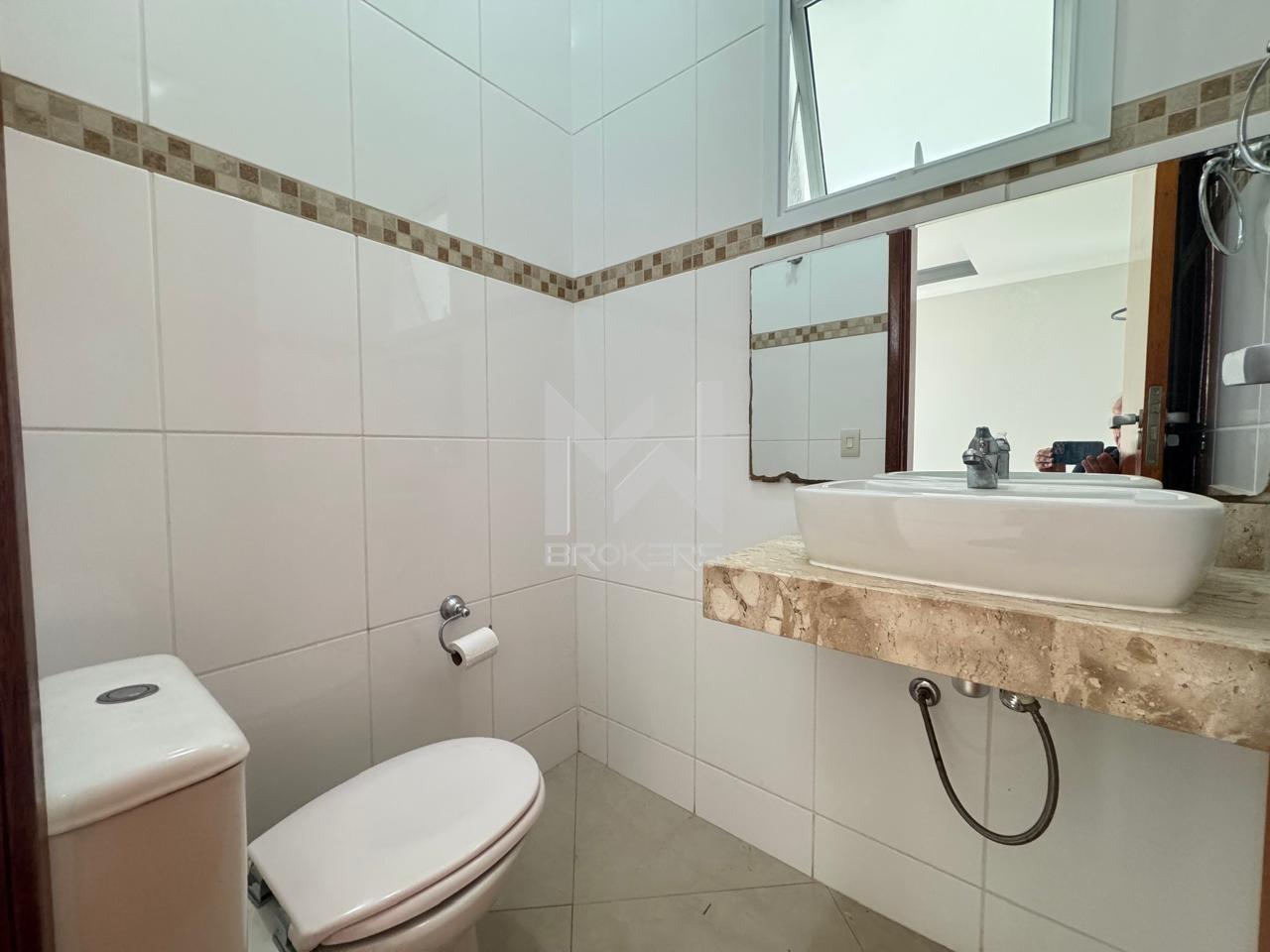 Casa em Condomínio à venda no Chácara das Nações: lavabo