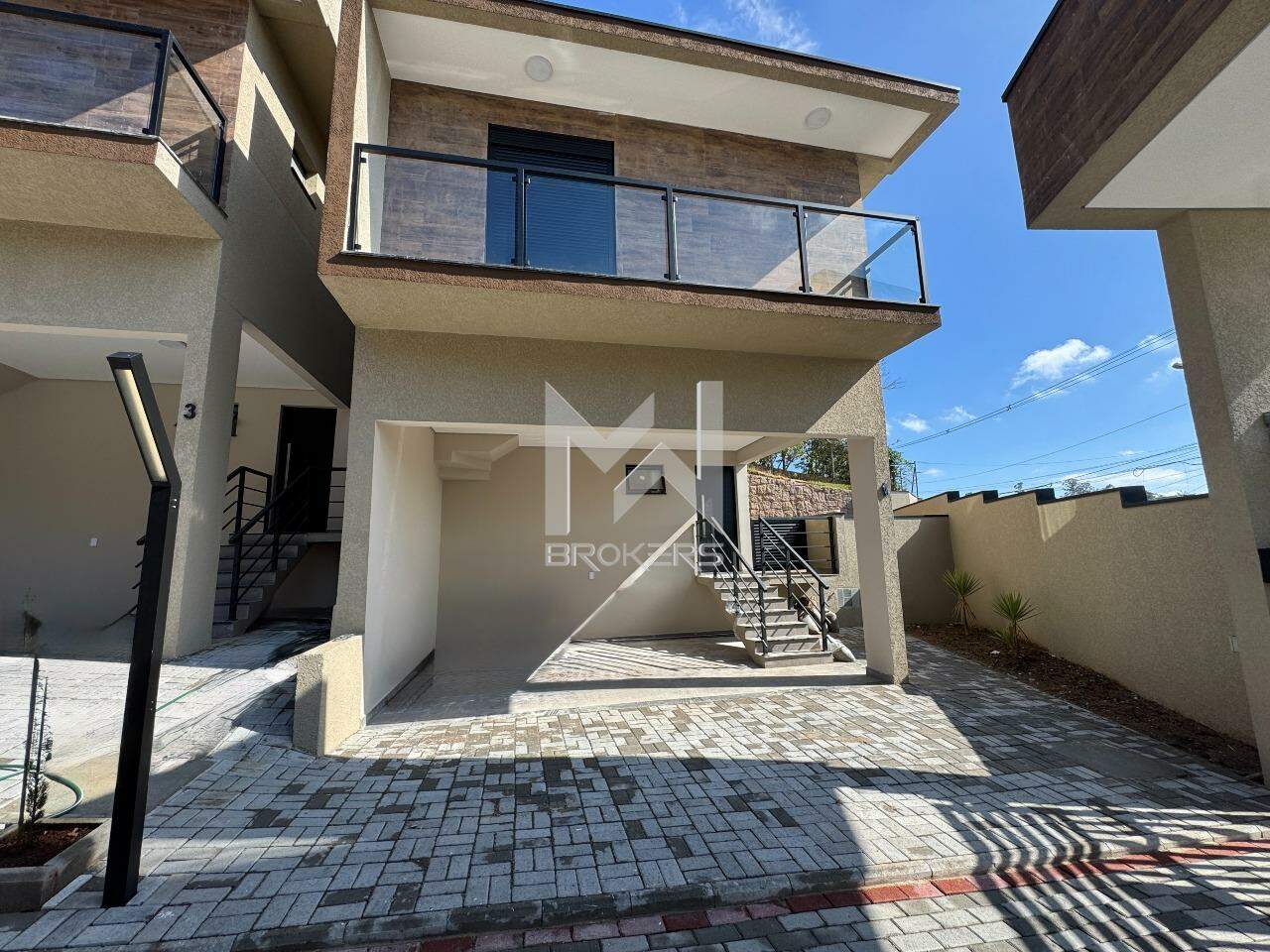 Casa em Condomínio à venda no Vila Omizollo: Fachada