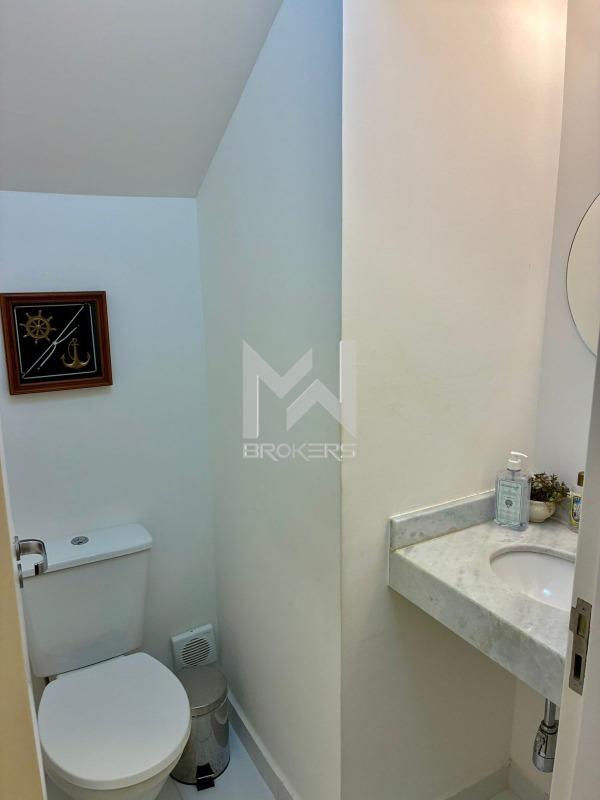 Casa em Condomínio à venda no Vila Omizollo: lavabo