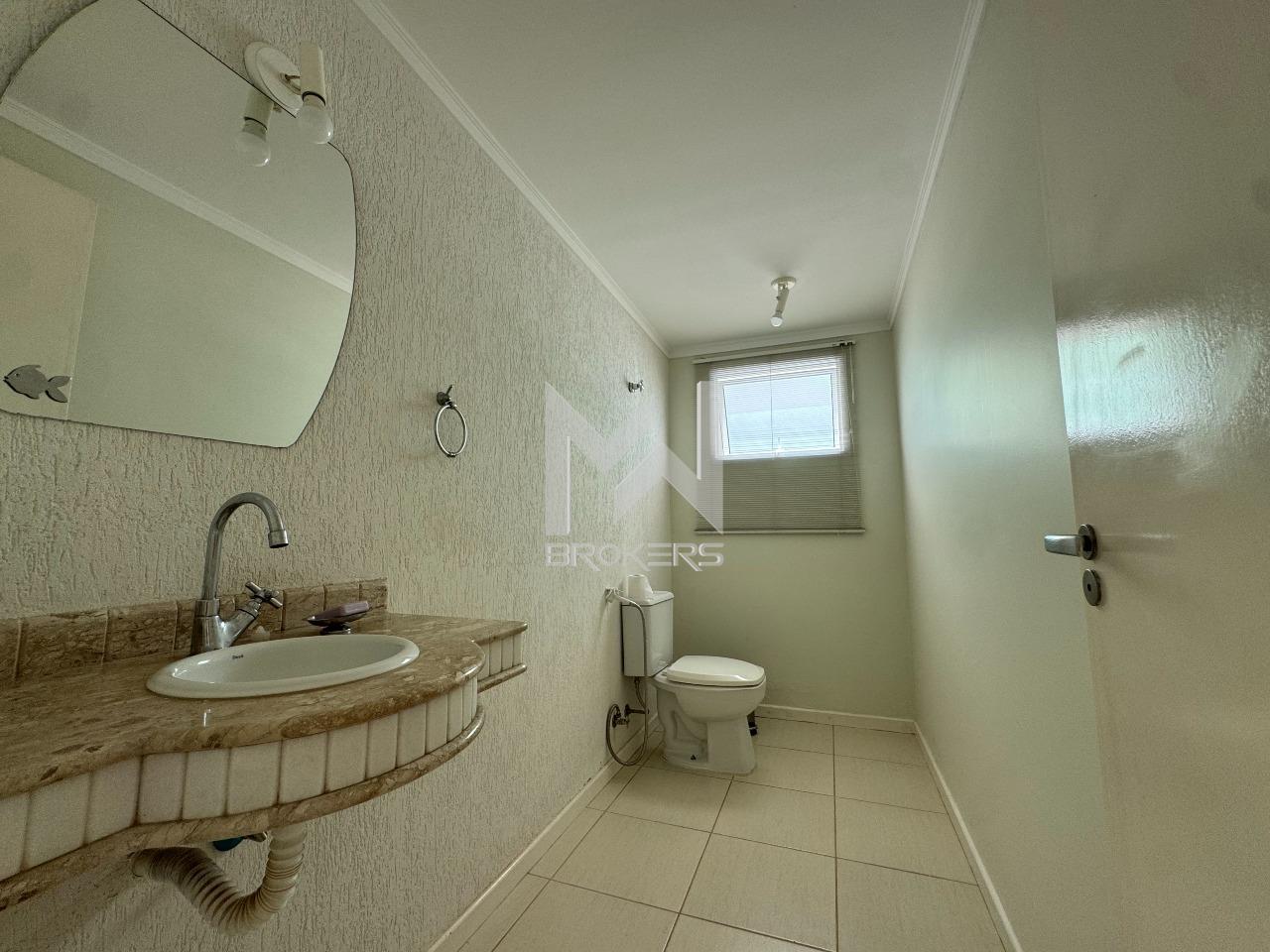 Casa em Condomínio para aluguel no Bosque: Lavabo