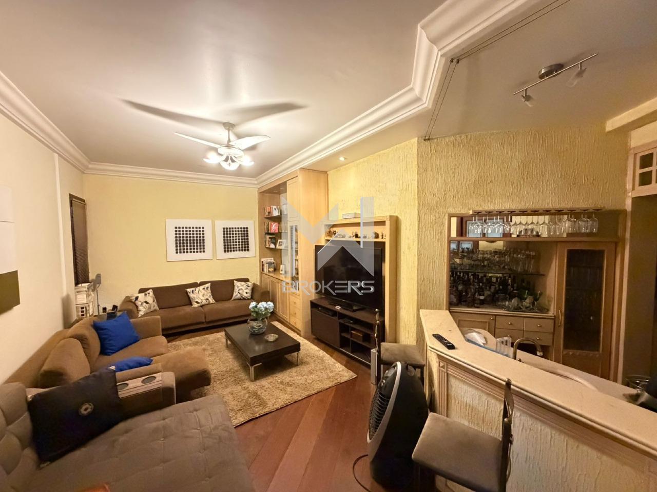 Casa em Condomínio à venda no Chácaras Silvania: sala de TV