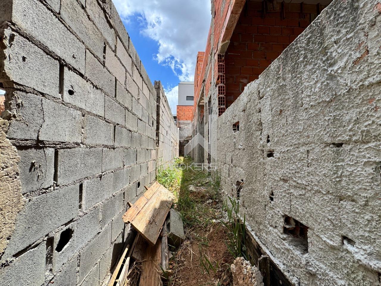 Casa em Condomínio à venda no Roncáglia: corredor 