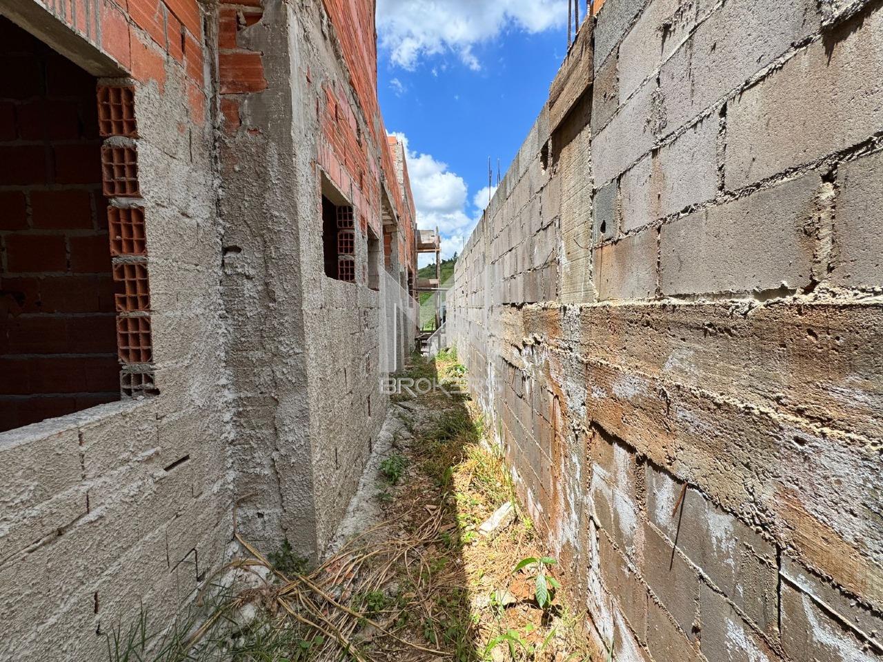 Casa em Condomínio à venda no Roncáglia: corredor 