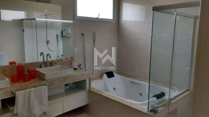 Casa em Condomínio à venda no Swiss Park: banheiro master