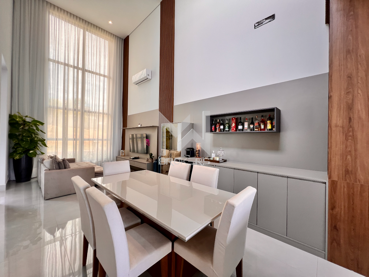 Casa em Condomínio à venda no Residencial Mont Alcino: 