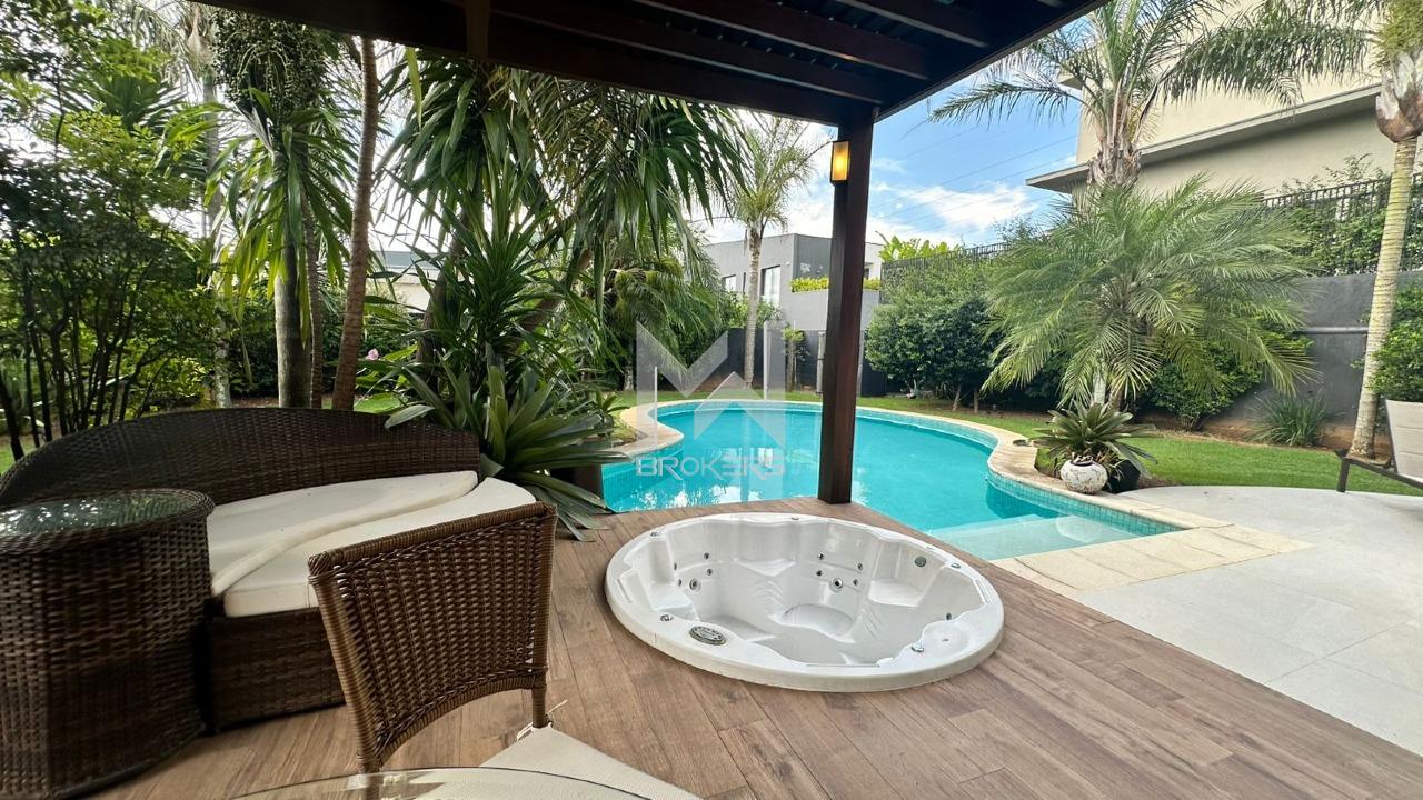 Casa em Condomínio para aluguel no Condomínio Campo de Toscana: Deck com Spa