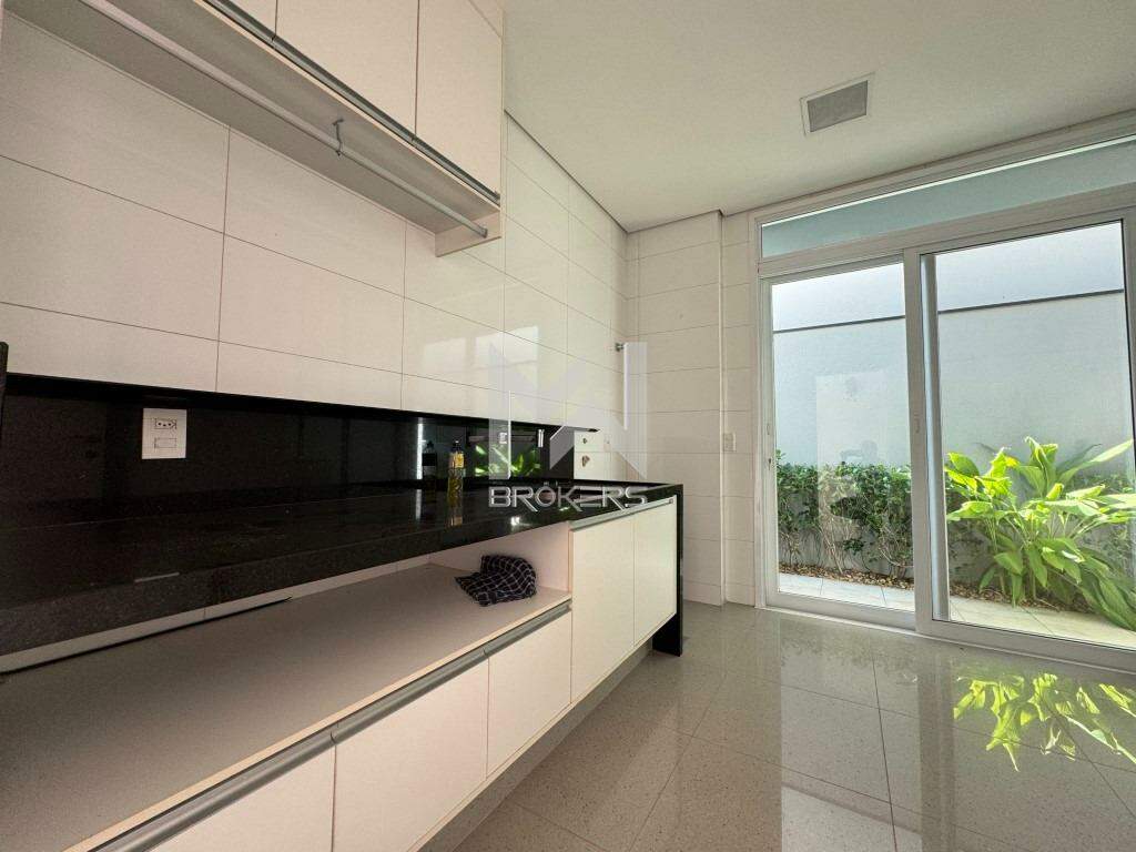 Casa em Condomínio para aluguel no Swiss Park: Área de serviço